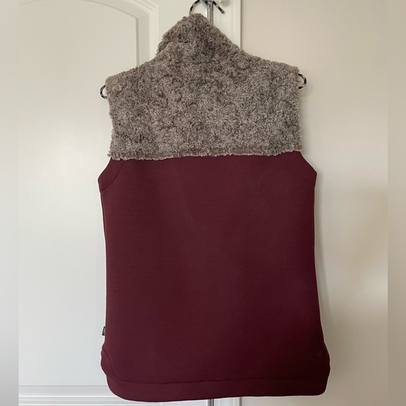 The North Face Woman’s Burgundy Hybirnation Thermal 3D Faux Fur Gorpcore Vest - Picture 7 of 7